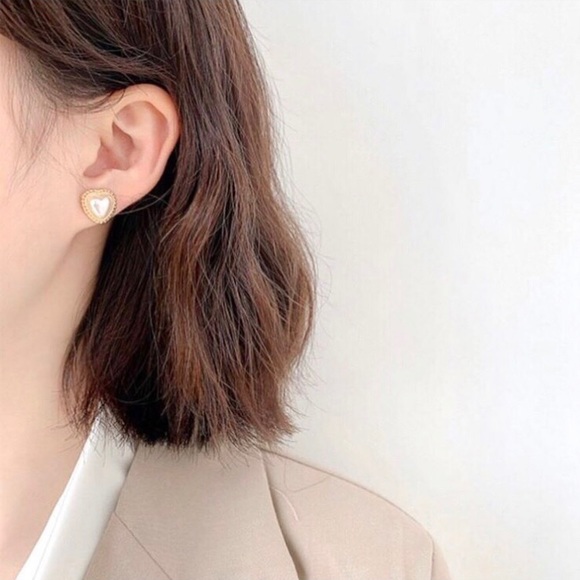 💕Be My Heart Pearl Earring💕 - Picture 3 of 4